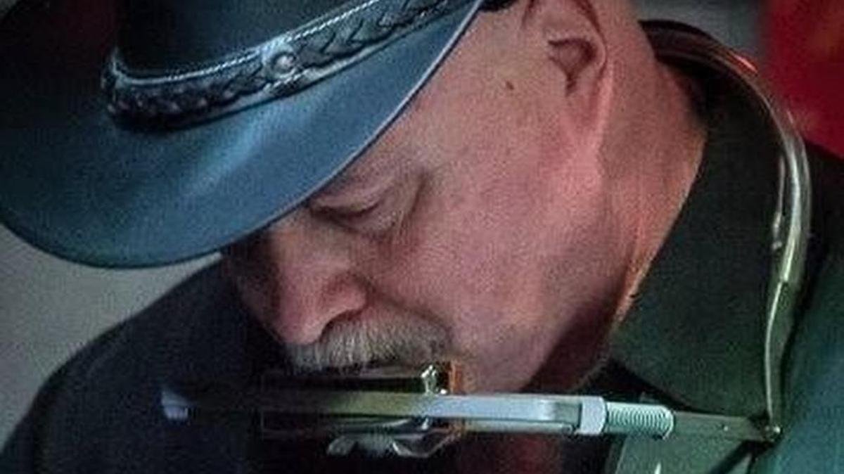 Mitch Hayes performs with Mike Alicke at the Mitch Hayes Duo Saturday at Rock Hill’s Original Empire Pizza.