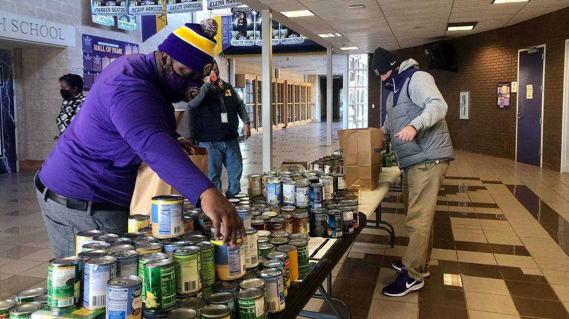 ‘Anybody can help’: Northwestern High gives Christmas meals to Rock Hill families in need