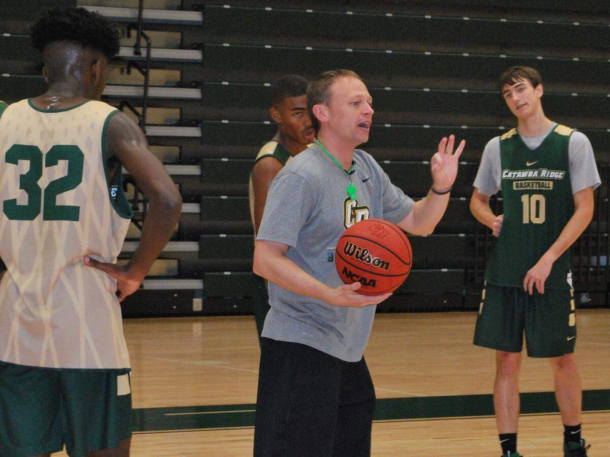 Herald file: Catawba Ridge boys’ head coach Brett Childers goes over instructions with his team during a practice before the start of the 2019-20 season.