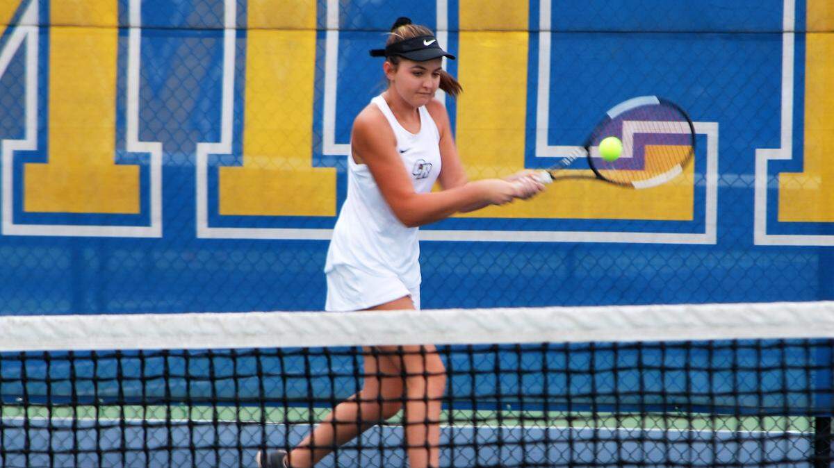 Catawba Ridge No. 1 singles player Sarah Taylor hits a backhand during the school’s first match against Fort Mill.
