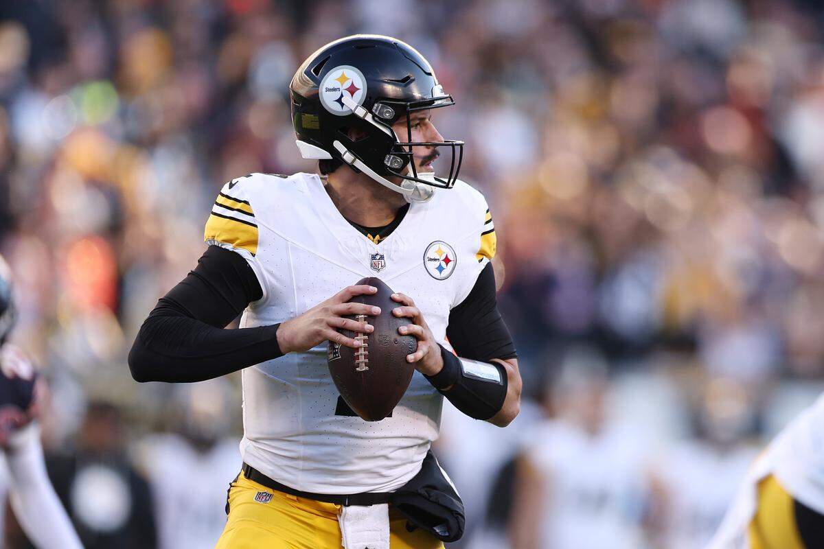 Pittsburgh Steelers quarterback Mason Rudolph, shown in a Nov. 23, 2025 game against the Chicago Bears, is a Rock Hill native. 