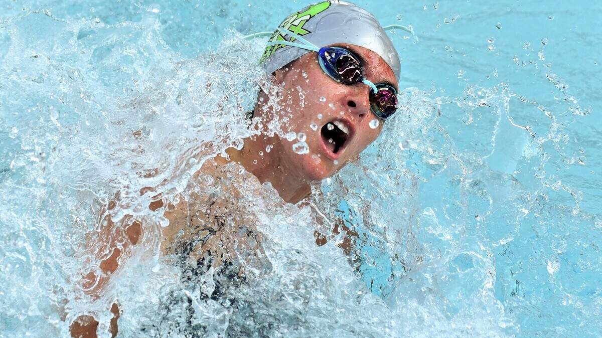 Vivian Knighten competes in the Girls 15-18 200 meter medley relay Monday, June 17 when the Baxter Barracudas hosted Hembstead.