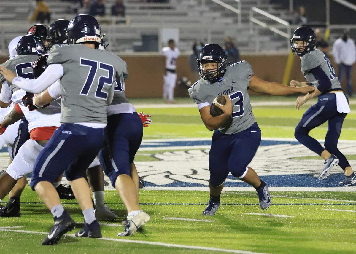 Kaevon Gardner rushes in the second half of Clover’s loss to Boiling Springs on Friday, Oct. 9.