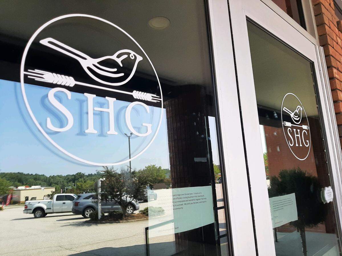 Southern Hills Gastropub was located at 2685 Celanese Road, Suite 112. A note is now posted on its door, announcing its closure.