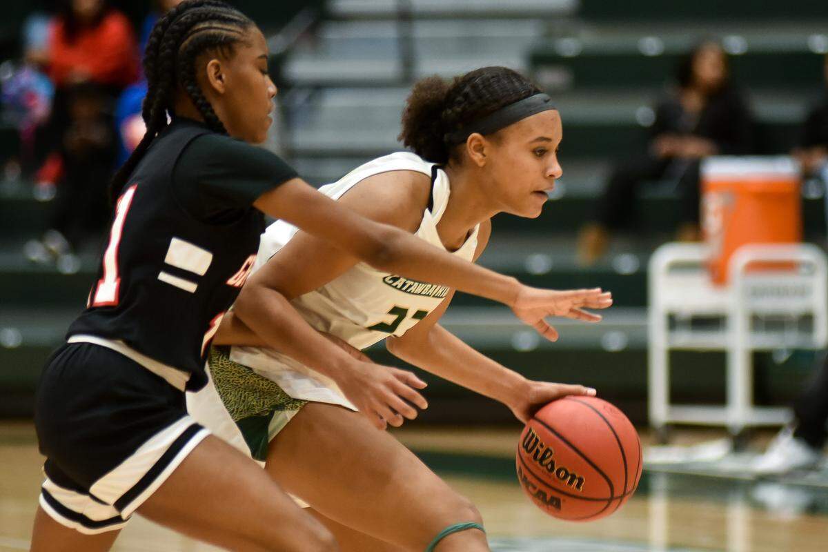 Catawba Ridge’s Victoria Jordan takes the ball down the court Monday night against Great Falls.