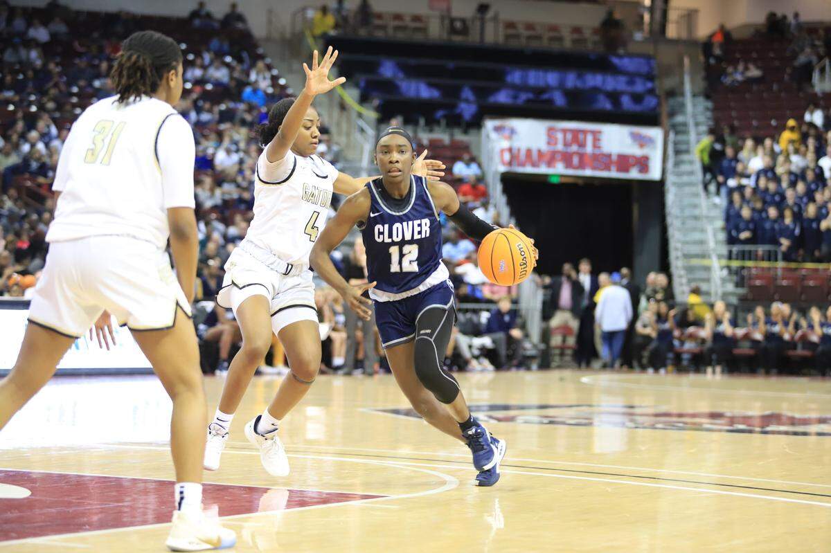 Clover guard Aylesha Wade drives in the first half of the 5A girls’ basketball state championship game on Friday in Colonial Life Arena in Columbia.