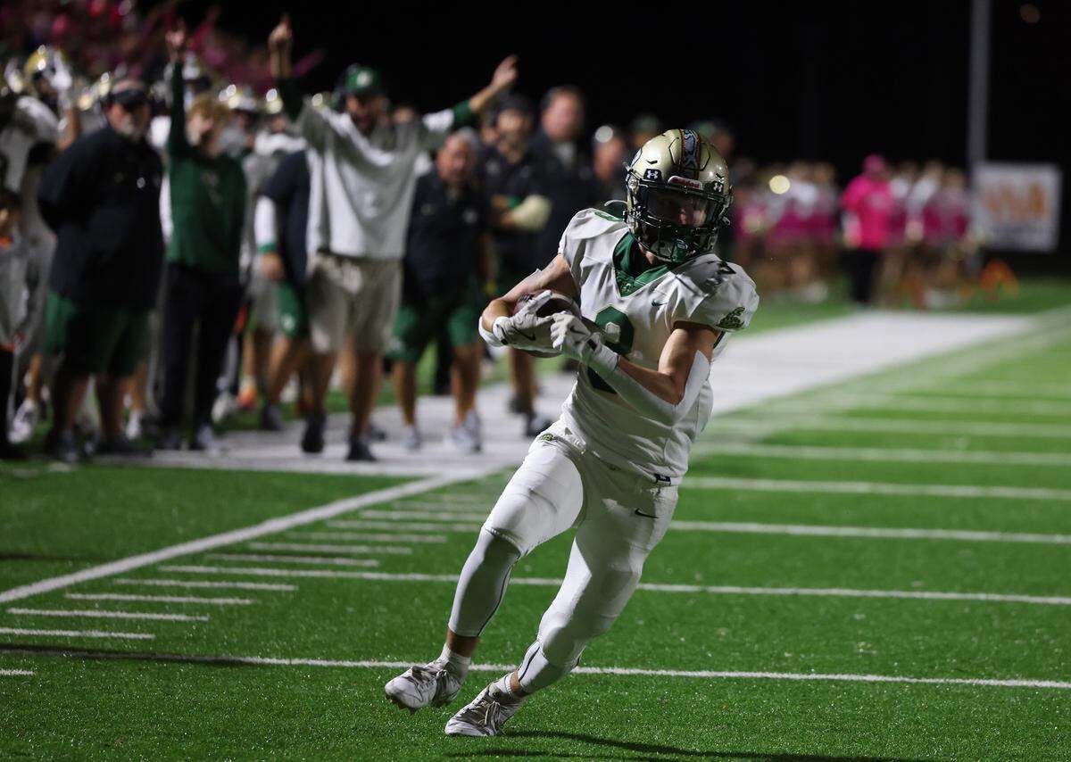 Catawba Ridge’s Brayden Wasik heads to the end zone on Friday, Oct. 11, 2024 in Indian Land, S.C.