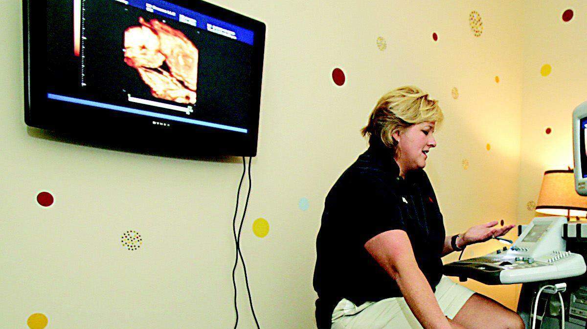 Pamela Manley performs a 3D/4D prenatal ultrasound on Suzanne Pressley at 3D Dreams in Baxter Village.
