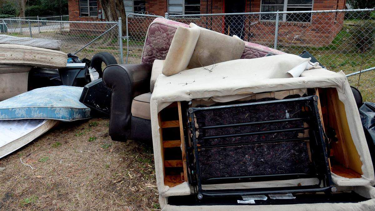 BEAU CABELL/THE TELEGRAPH Macon, Ga., 01/24/2019: Furniture and other belongings sit at the curb after the Magistrate Court Sheriff’s office supervised a court ordered eviction on Del Park earlier this week.