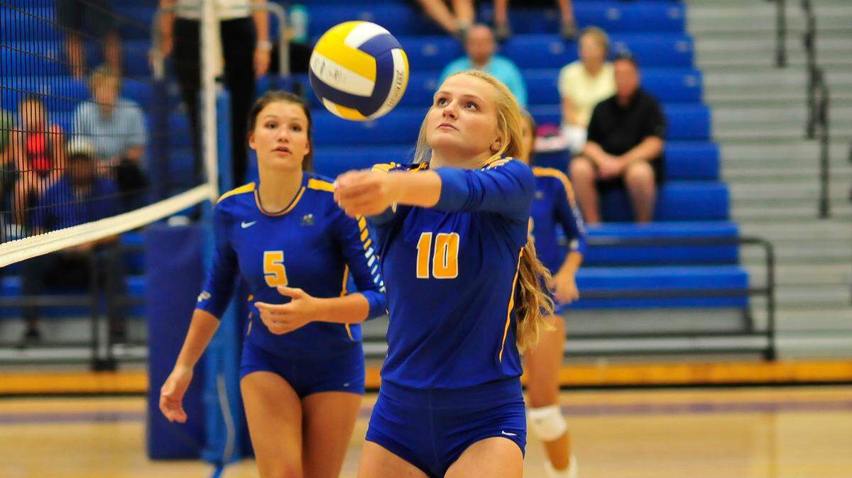 Fort Mill sophomore Lauren Ambrose makes a play against Covenant Day on Aug. 28 at Fort Mill High School.