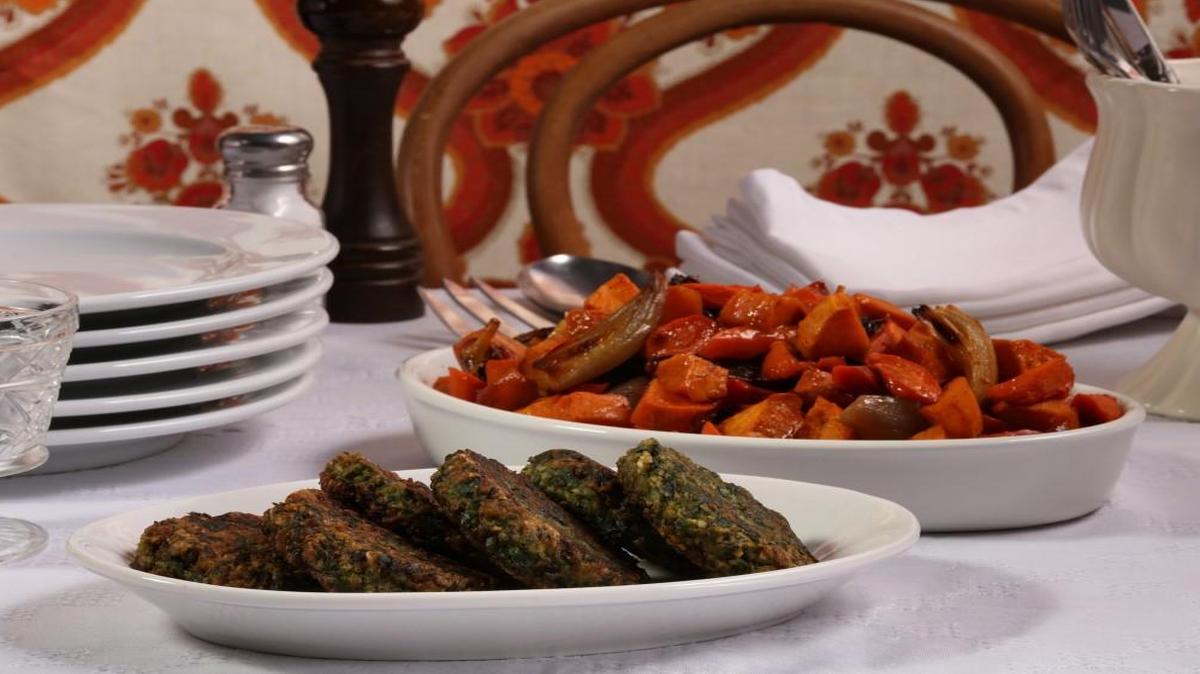 
Green latkes (front) and carrot tzimmes, a stew of carrots and sweet potatoes, bring vegetables to the Rosh Hashana table.
