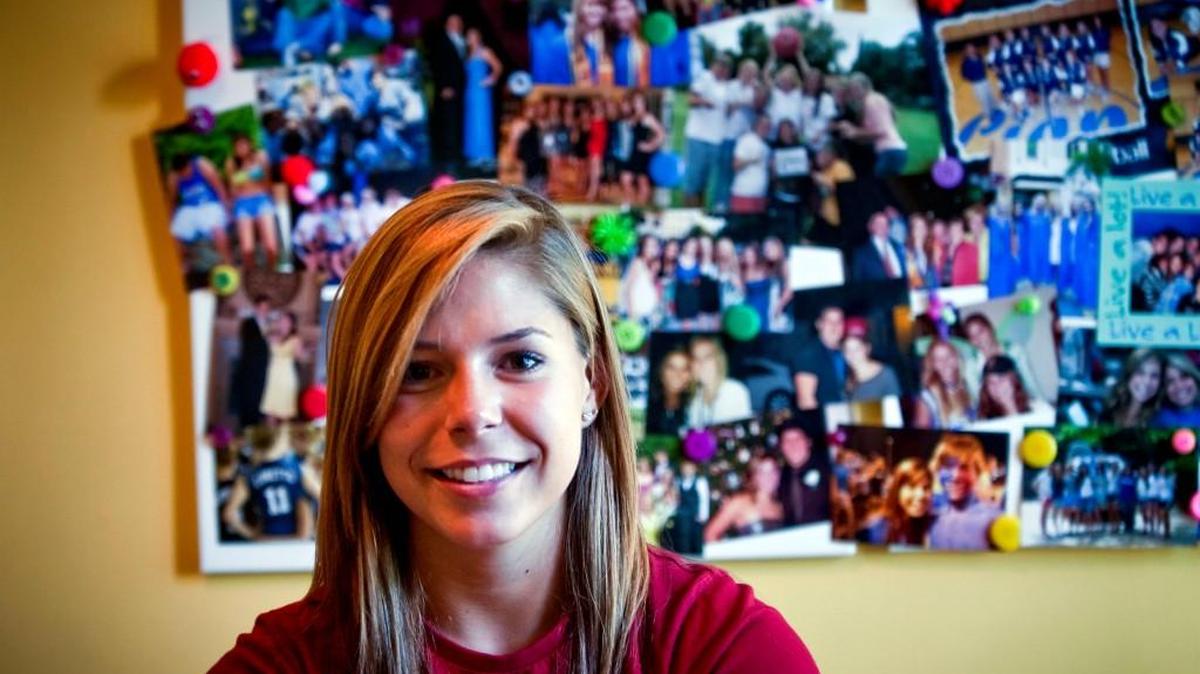 Many college students are opting to live at home rather that pay the expense of a dorm room in order to save money.