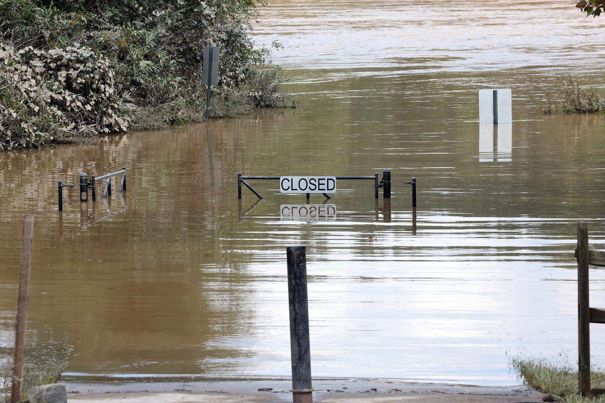 A sign alerts boaters and paddlers Monday that the entrance to the Catawba River is closed next to the Pump House Restaurant in Rock Hill.