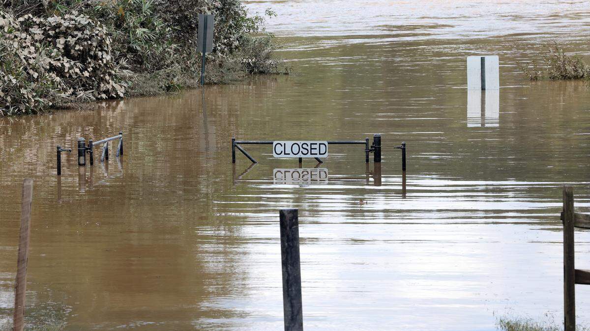 A sign alerts boaters and paddlers Monday that the entrance to the Catawba River is closed next to the Pump House Restaurant in Rock Hill.