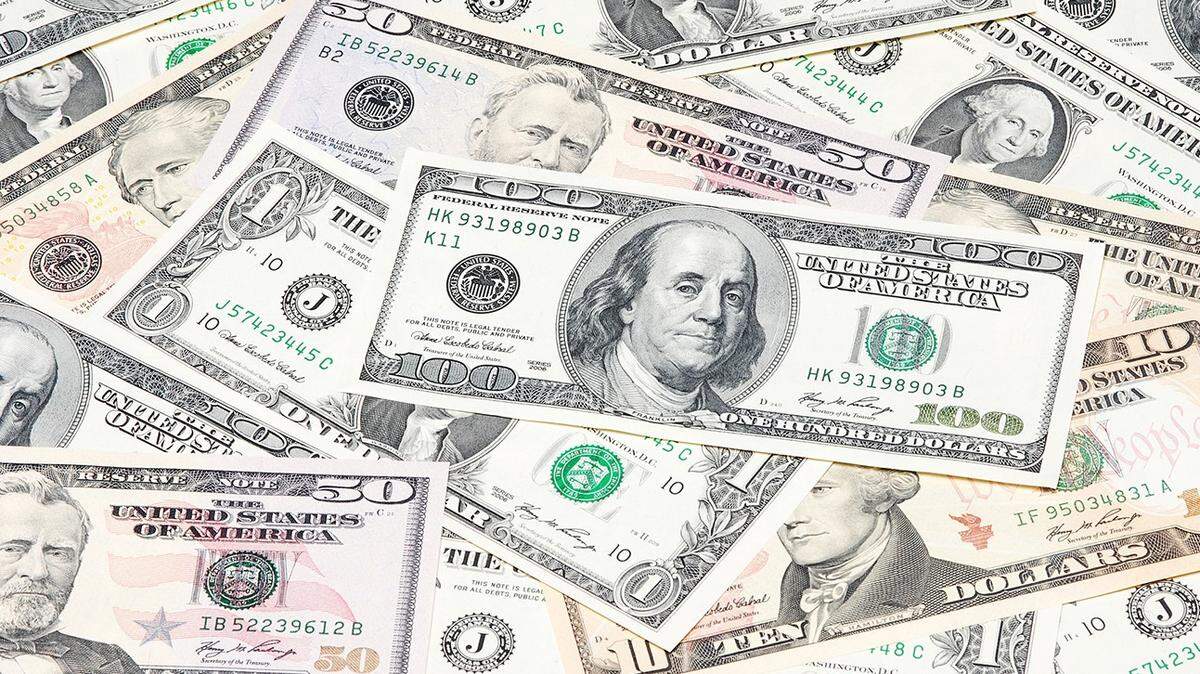 A Vine Grove, Ky., woman recently struck big on a Kentucky Lottery Instant Play jackpot game.