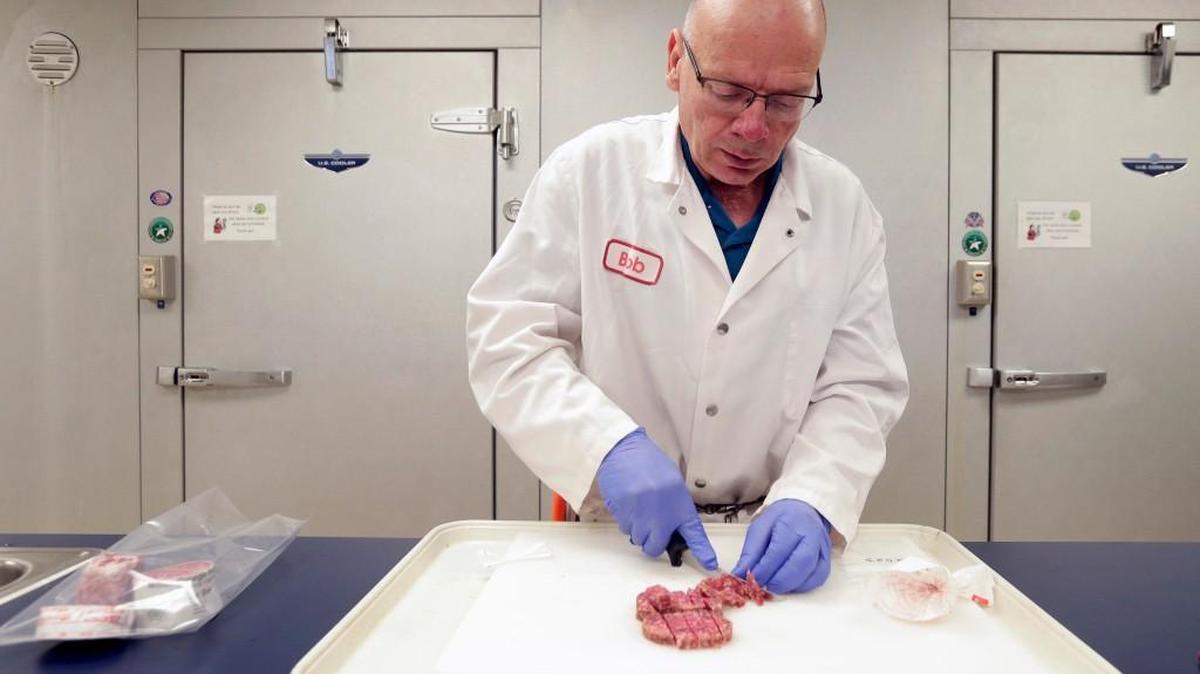 
Meat scientist Bob Danler prepares a sample of ground beef for testing at GreatO Premium Foods in Manhattan, Kan. The company is marketing beef with omega-3 fatty acids from cattle fed flaxseed with an eye to offering health-conscious consumers another wholesome dinner choice. 
