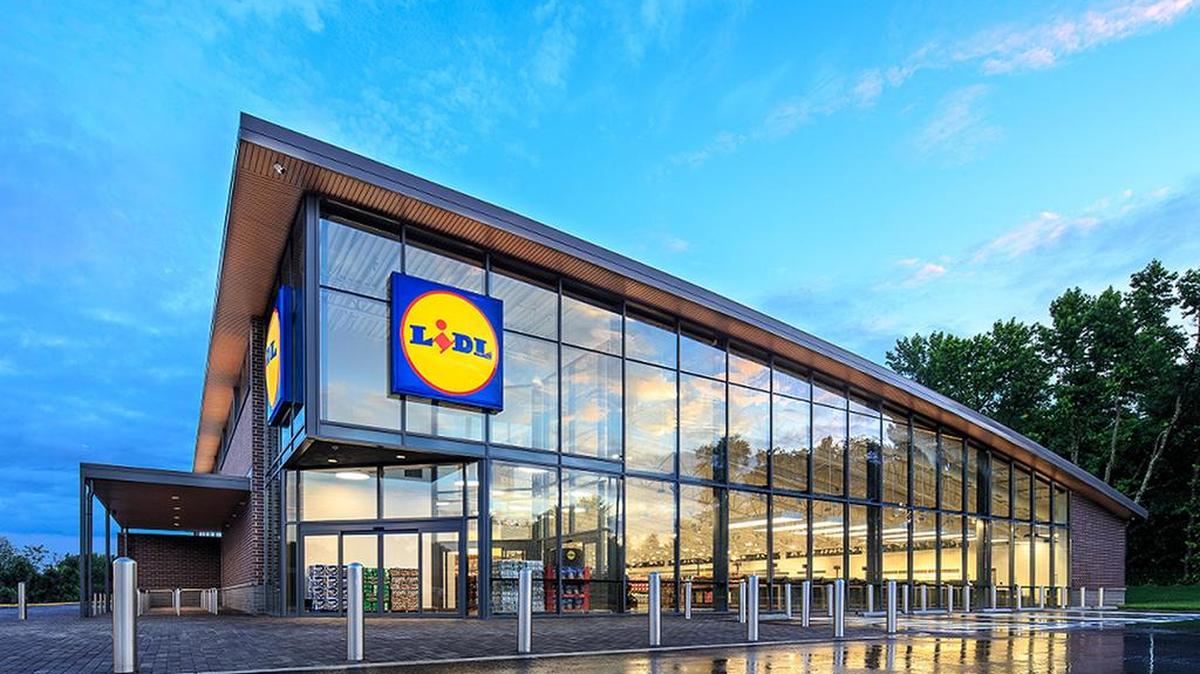 German grocery chain Lidl plans to open up to 100 U.S. stores over the next year.