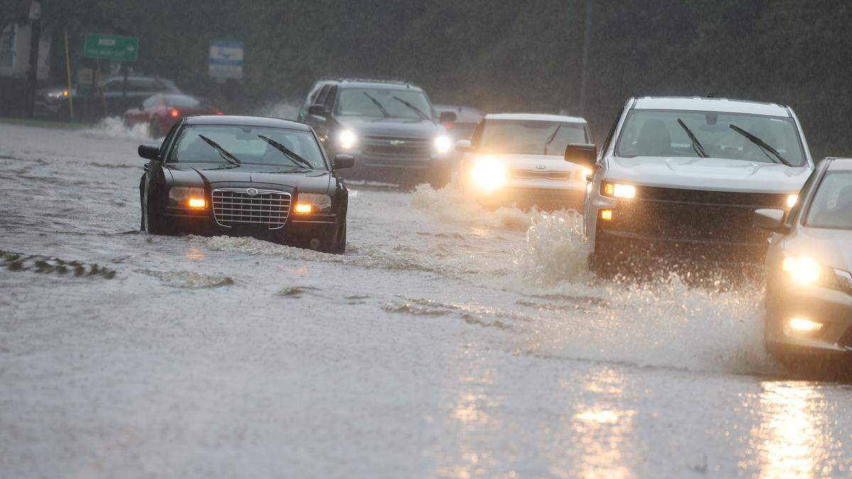 A car stalls in a flooded area at the intersection of Ogden Road and Heckle Blvd. Thursday as Debby dumped 3+ inches of rain. The National Weather Service said the area could see another 1 to 3 inches before the storms moves out of the area.