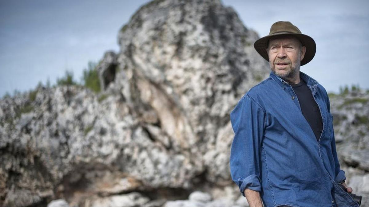 Climatologist James Hansen on the Eleuthera coastal ridge in the Bahamas.