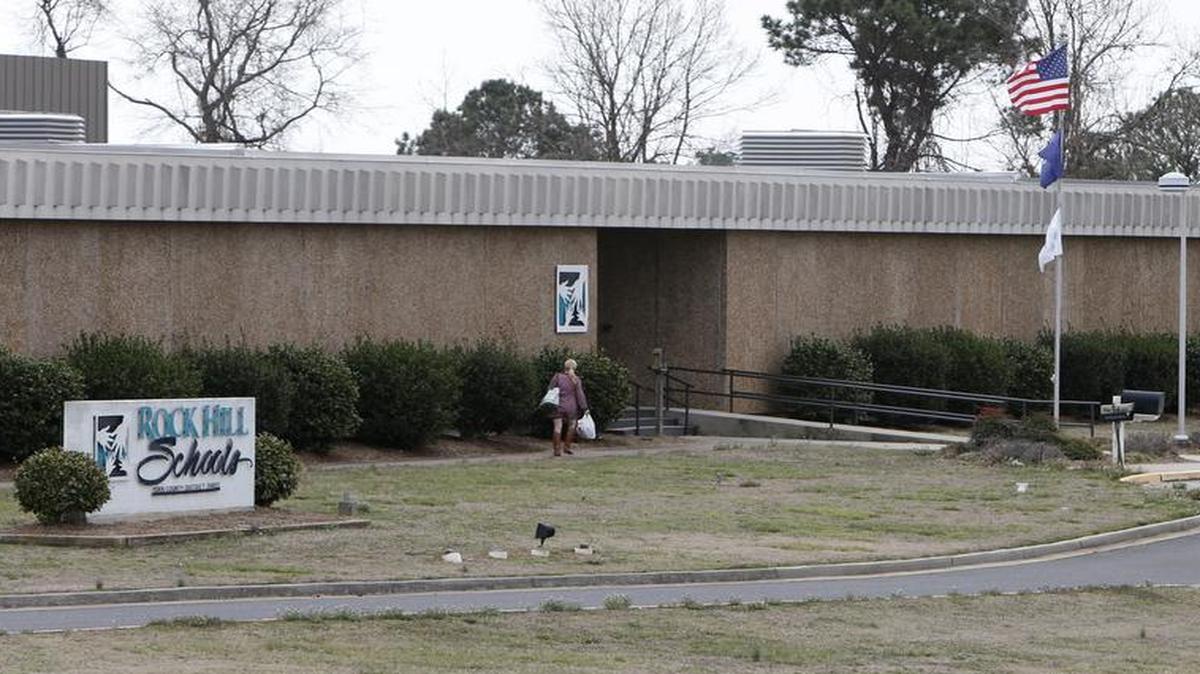 
The Rock Hill school district office on Anderson Road in Rock Hill. York County leaders envision a new government center here, though the plan is not part of an upcoming bond referendum package.
