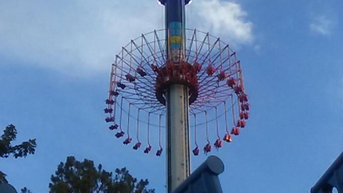 An apparent power outage at the Carowinds amusement park left park-goers stuck on roller coasters and the WindSeeker ride late Thursday.