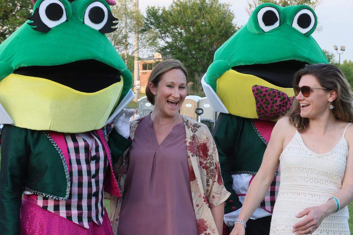 Katy Hodges, left, and Jenna Surig socialize with Glen and Glenda the Frogs Friday at Moonlight Jazz & Blues as part of the Come-See-Me Festival.