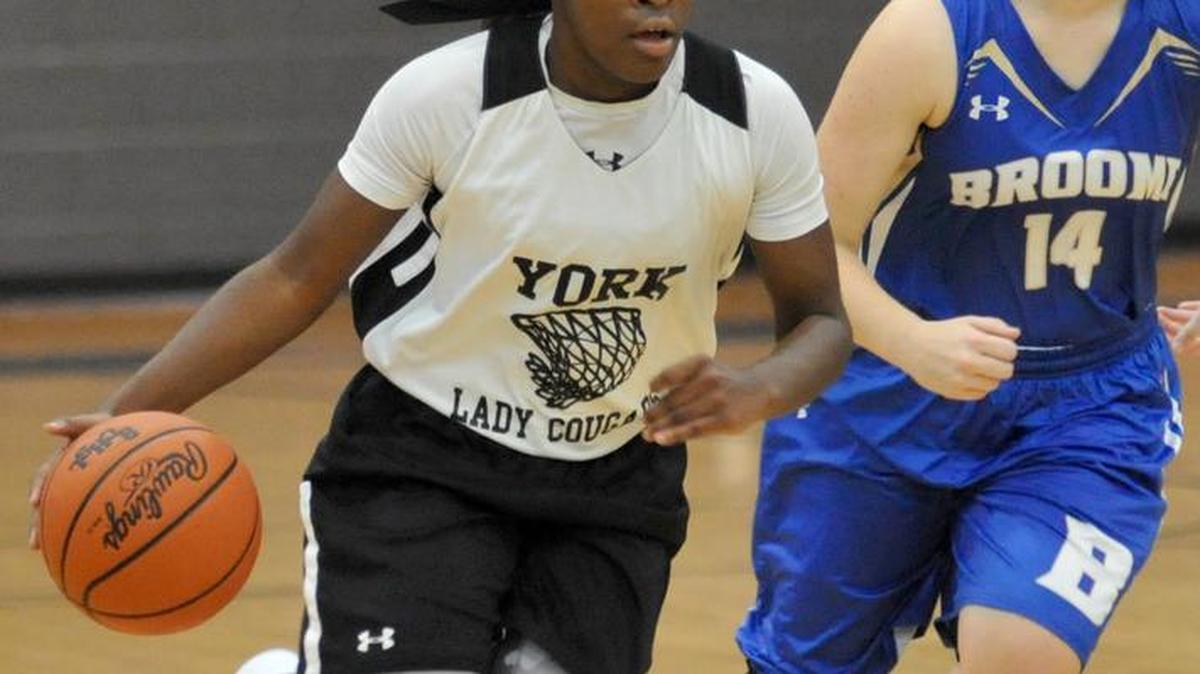 Makala Love runs with the ball in preseason action.