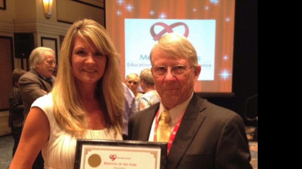 
Susan Murphy, CaroMont’s head nurse of cardiology, and Jake Gray, president of Mended Hearts Chapter 379, accept the Hospital-of-the-Year award at the national Mended Hearts educational and training conference in Orlando, Fla.
