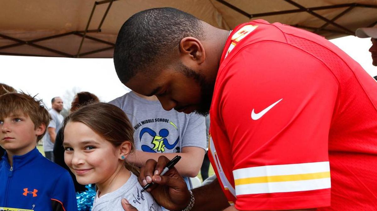 Fort Mill graduate Vance Walker signs his autograph on Hannah Maslowski's shirt during a 2014 fundraiser for the Fort Mill Middle School Booster Club. Walker, now with the Denver Broncos, is getting ready to Play against the Carolina Panthers in Super Bowl 50.