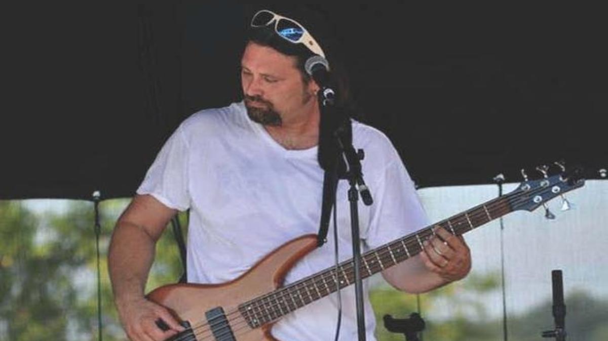 Bobby Little leads the music at the Experience service starting Jan. 10 at River Hills Community Church.