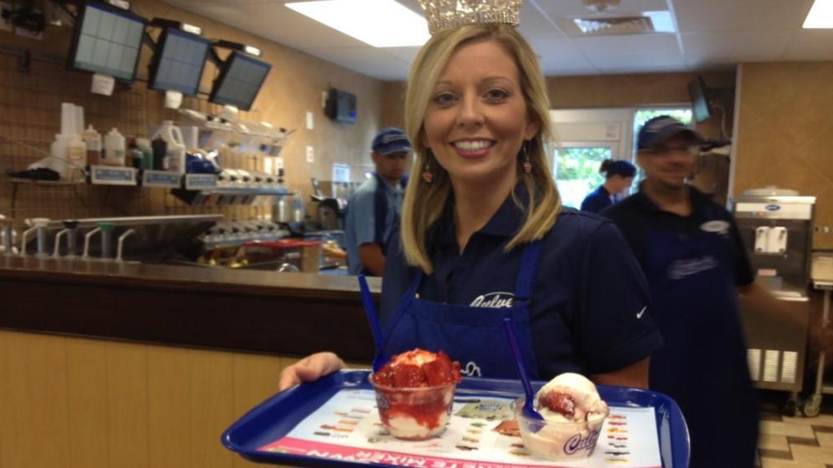 
Dana Boutwell, Mrs. S.C. Strawberry Festival 2013, serves at Culver’s in Fort Mill in 2013 to help raise money for pediatric cancer. She will be there again Sept. 15.
