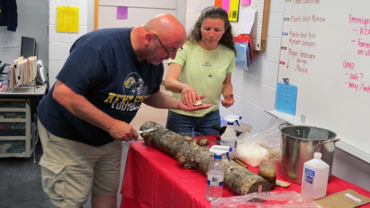Jennifer Stalford teaches Fort Mill resident Scott Snowberger how to properly cut mushrooms from an inoculated log during the most recent Tastefully Local session.