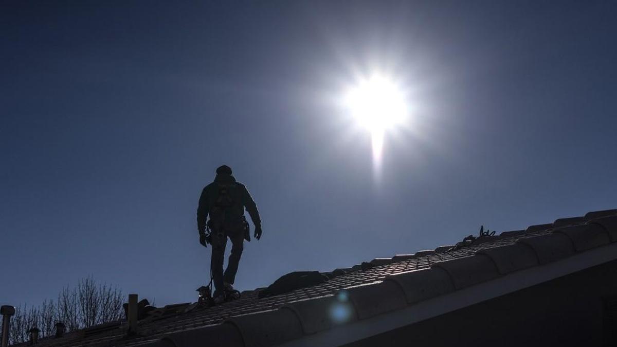 As the use of solar panels becomes more common, an amendment was proposed at a Tega Cay City Council meeting detailing location and placement guidelines, the use of non-reflective surfaces and differences between roof-mounted and ground-mounted units.