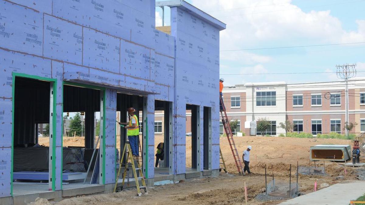 
Crews work on a new building on York Road in Steele Creek, near Carolinas HealthCare System Steele Creek, that will be home to Starbucks, Jimmy John’s and a mattress store.
