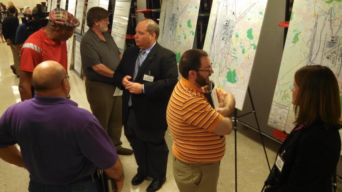 
Steele Creek residents talk with officials for Charlotte-Douglas International about the new airport noise maps during the Oct. 14 meeting at Olympic High School.
