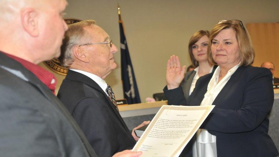 Preceding mayors Danny Funderburk and Charlie Powers swear in new Fort Mill Mayor Guynn Savage.