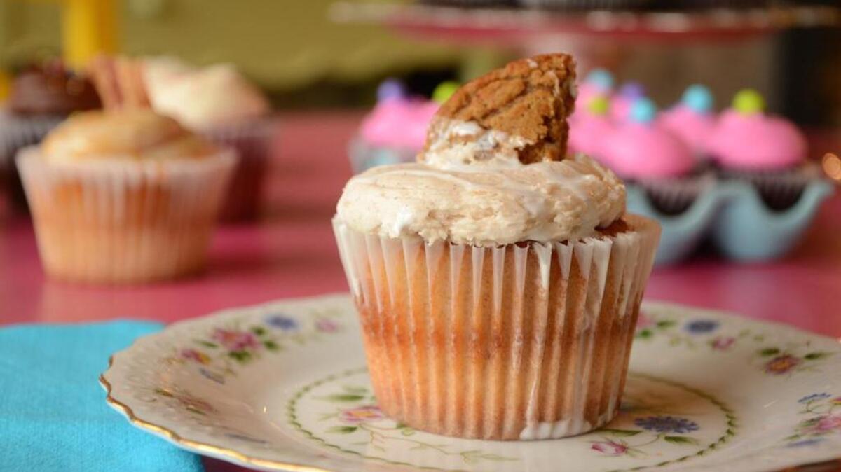 An oatmeal creme cupcake from Cupcrazed