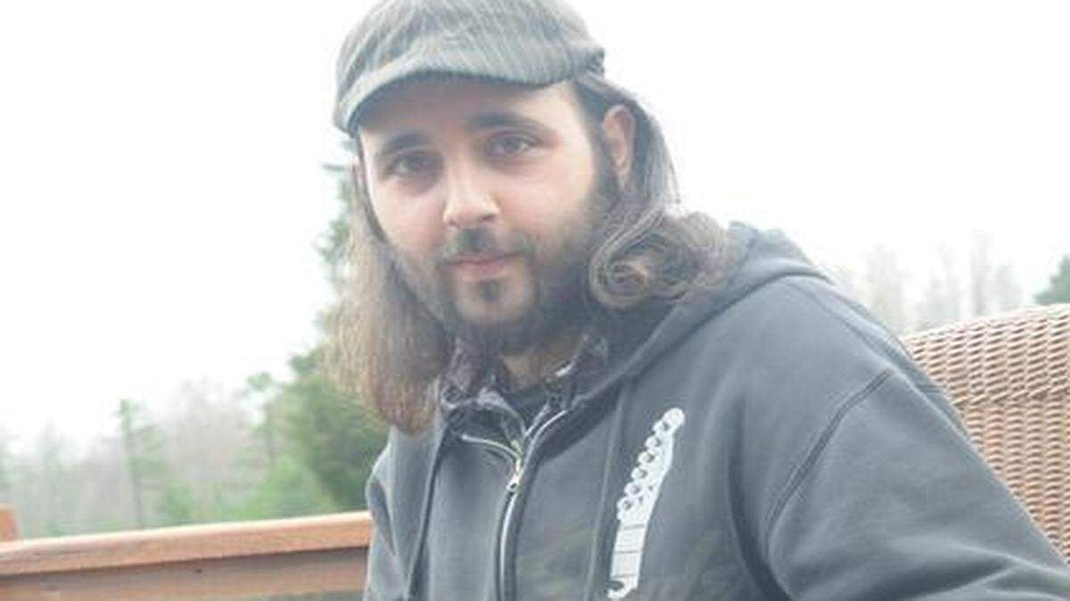 
Joe Giacinti of Lake Wylie with his dog Bandit. Giacinti helps fellow traumatic brain injury survivors each week a Hinds’ Feet Farm in Huntersville, N.C., where he is a board member.
