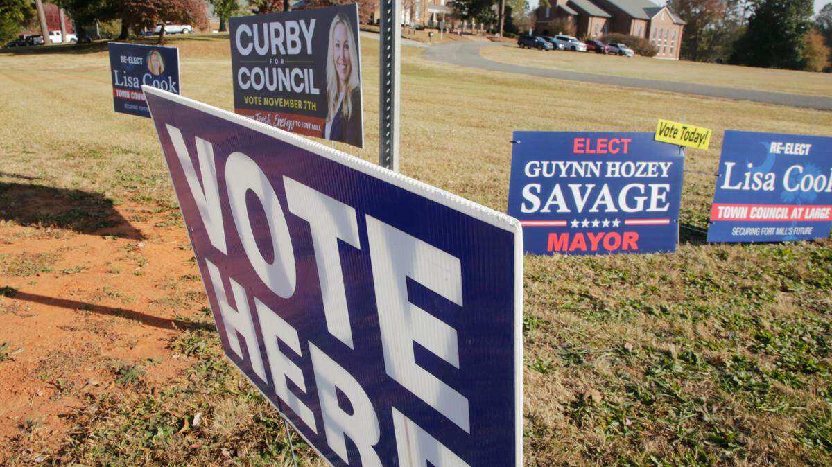 Campaign signs and a “vote here” sign alert passers-by at Unity Presbyterian Church in Fort Mill on Tuesday. Across York County, seven mayoral seats were among 34 total elected positions on voters’ ballots, spanning eight cities or towns.