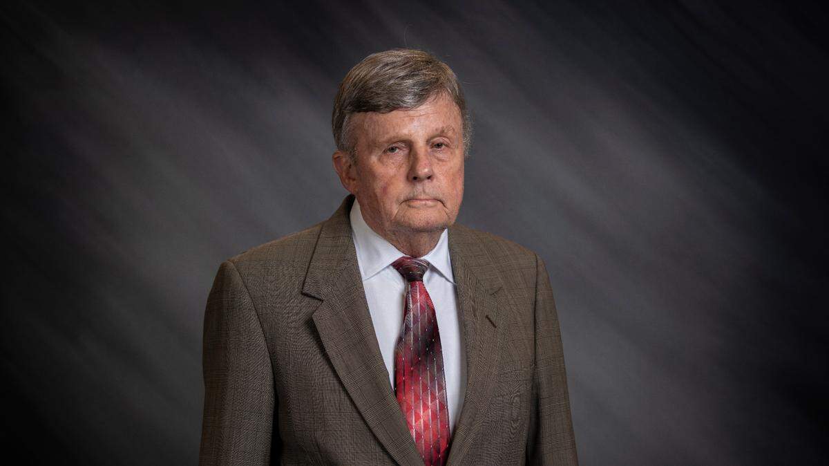 Former town council member Larry Huntley has died. He served in a major growth phase for the town for 15 years.