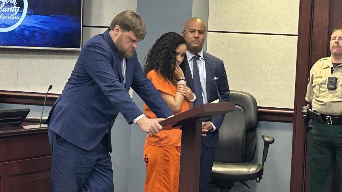 Jocelyn Byrum of Rock Hill, center in orange, appears in York County court on Jan. 8, 2026 for a bond hearing with her lawyers, Zach Merritt, left, and Todd Rutherford.