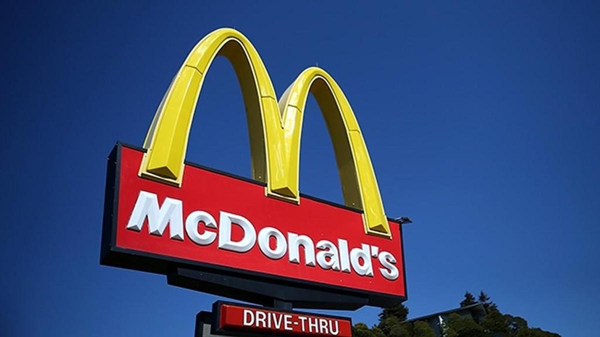 A McDonald’s employee in Rock Hill reported to police a knife-wielding man robbed the restaurant Sunday night at the drive-up window.