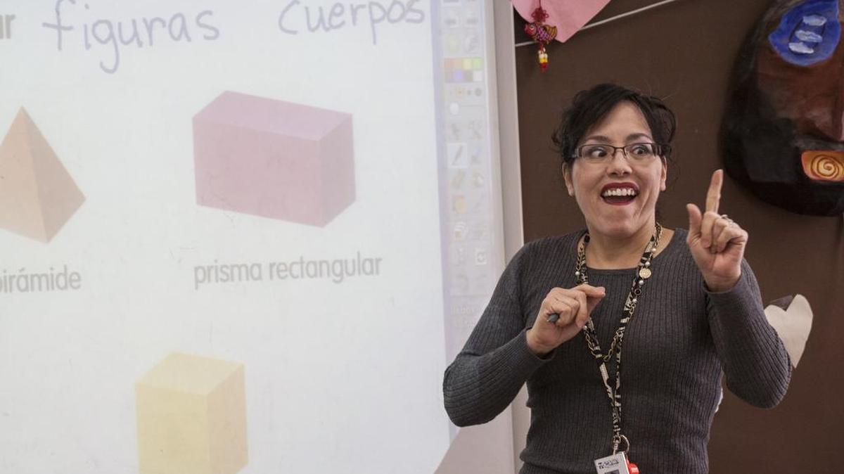 Second-grade Spanish immersion teacher Bonnie Jean Avilez DeHudson demonstrates shapes during a class at Ebinport Elementary School in this 2015 file photo.