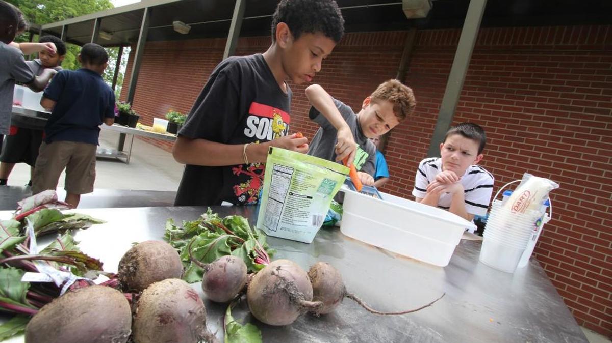Kalvin Fobbs, 12, from left, Ryan Sturdivant, 10, and Nathan Amaro, 11, work on a science and art project at Oakdale Elementary School.