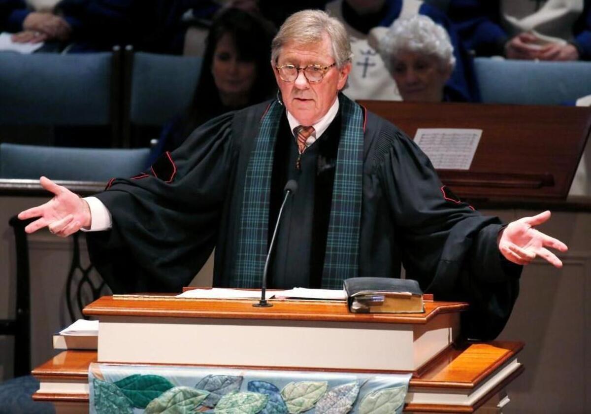 The Rev. Dr. Bob Shrum, pastor at Oakland Baptist Church in Rock Hill for more than 32 years, is stepping down from the pulpit Sunday. Shrum has created a “theologically moderate” Baptist church.