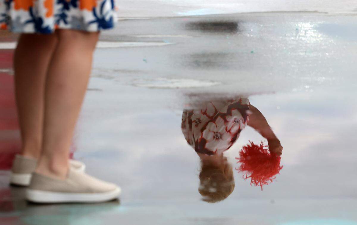Tina Perkins, a resource teacher at Flint Hill Elementary School, weaves a pompom Monday, Aug. 4, 2025 for the first day of school in Fort Mill, S.C. It was also the first day for the newly opened Flint Hill, making a dozen elementary schools in the Fort Mill district.