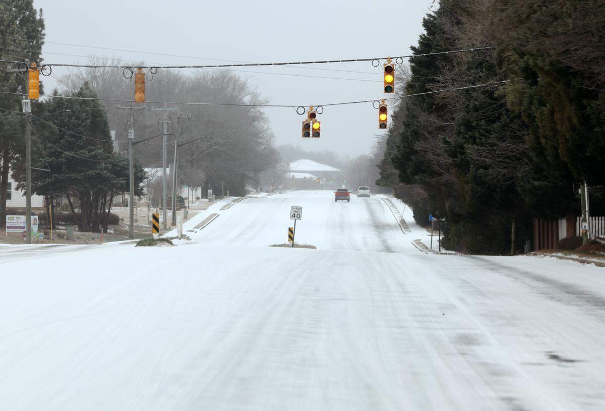 A mix of precipitation fell in Rock Hill early Sunday, Jan. 25, 2026 as shown on India Hook Road.