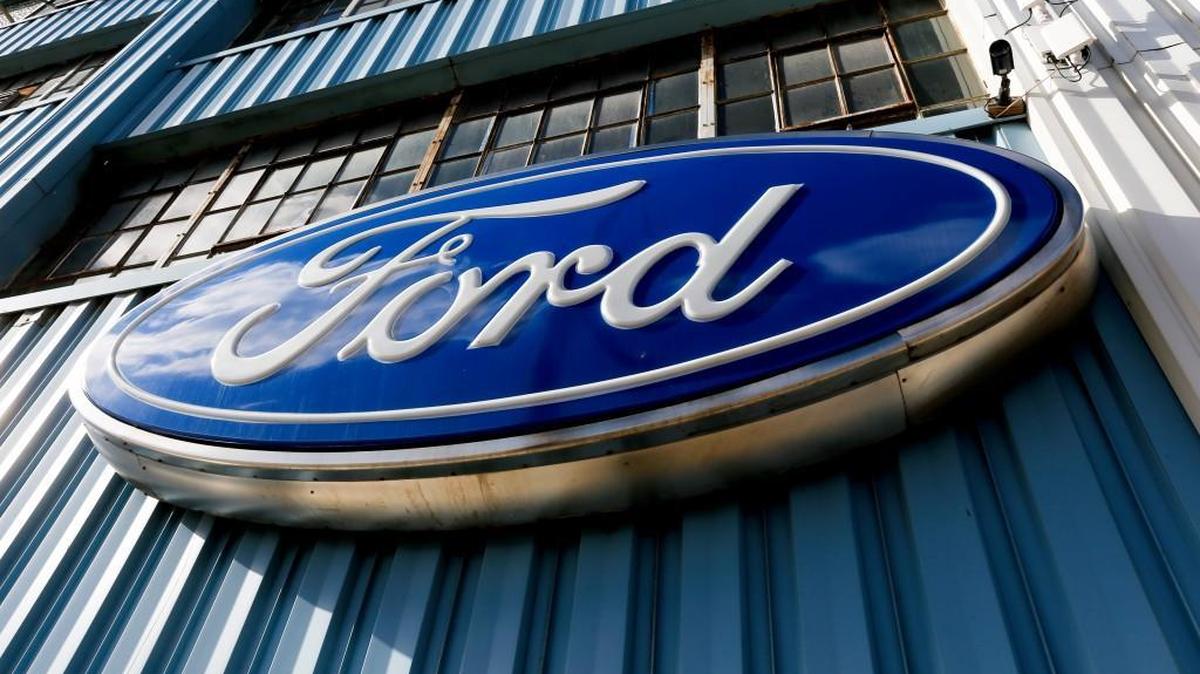 Ford announced Tuesday that the company is recalling nearly 391,000 Ranger pickups because the driver’s air bag inflators can explode with too much force and cause injuries. The recall covers trucks from 2004 through 2006 in the U.S. and Canada.