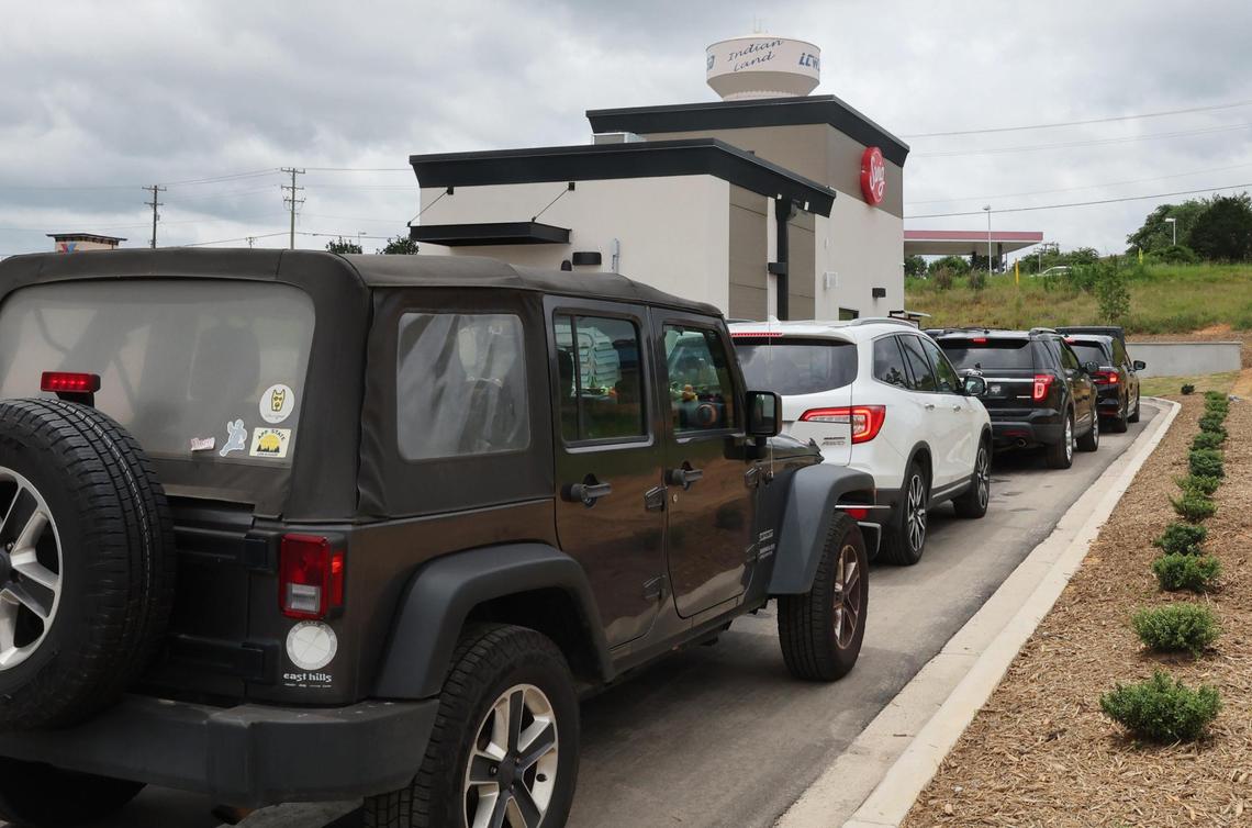Drivers have been lining up for an hour or more at a time this week at Swig, the Indian Land soda shop popular for mixing soft drinks with fruit, cream or other ingredients.