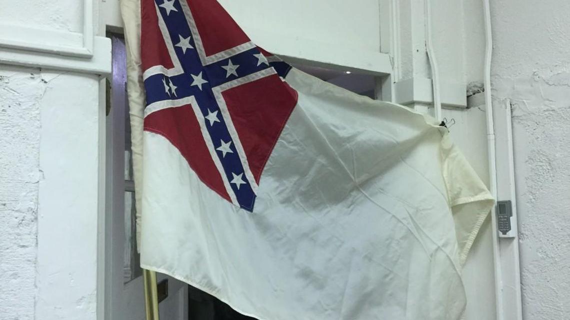  A version of the Confederate flag, which was to be removed from the main courtroom in the renovated York County Courthouse, will be displayed there after all.